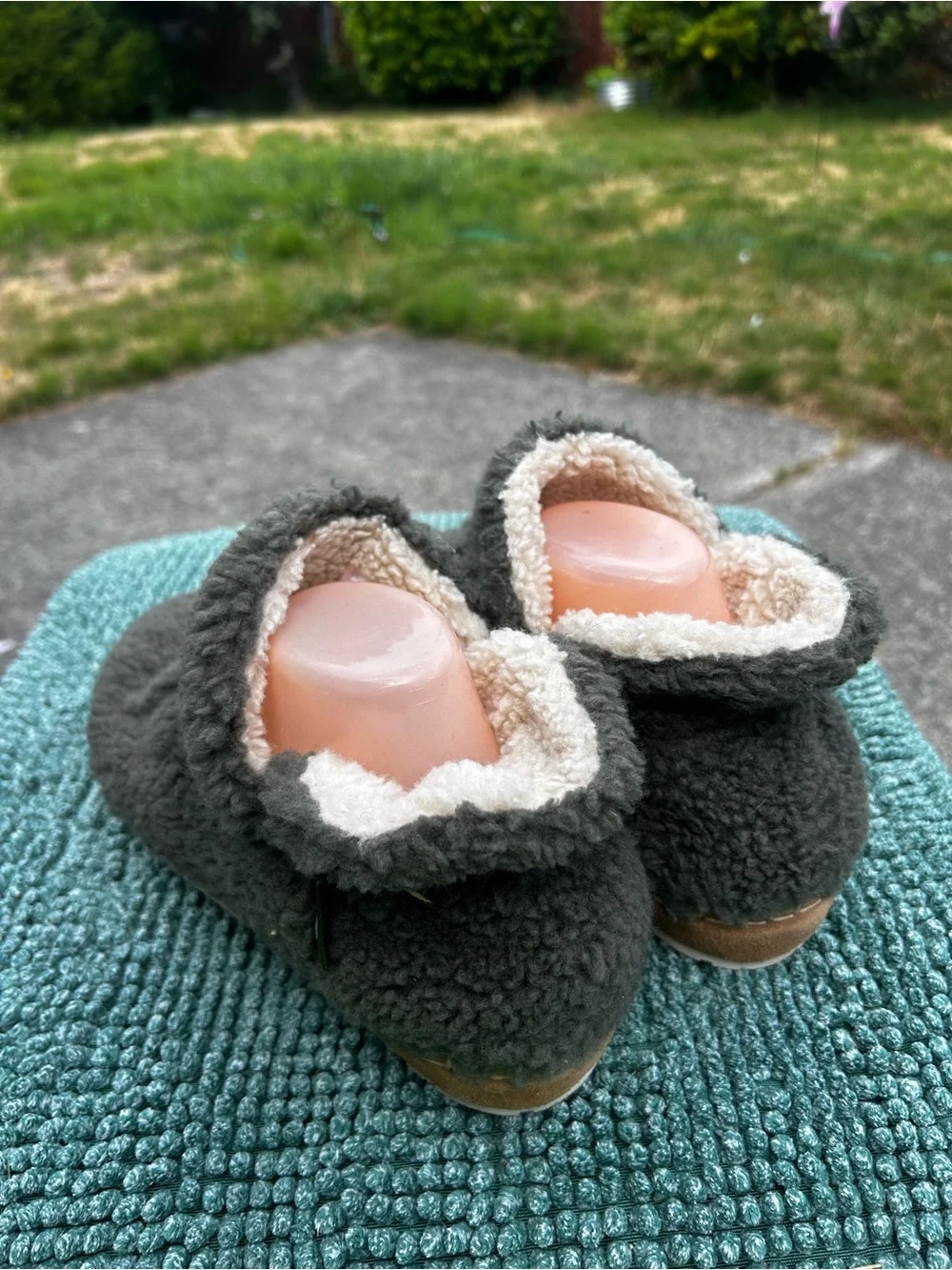 LL Bean Women’s Cozy Sherpa Slip-On Shoes in Dark Gray Slippers Size 9M